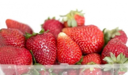 小草莓吃瓜爆料是真的吗,真相揭秘，是真是假？